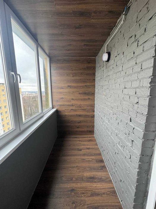 Дворівнева квартира з сучасним ремонтом, Виставка