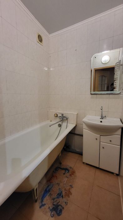 Продаж 4к проспект Космонавтів