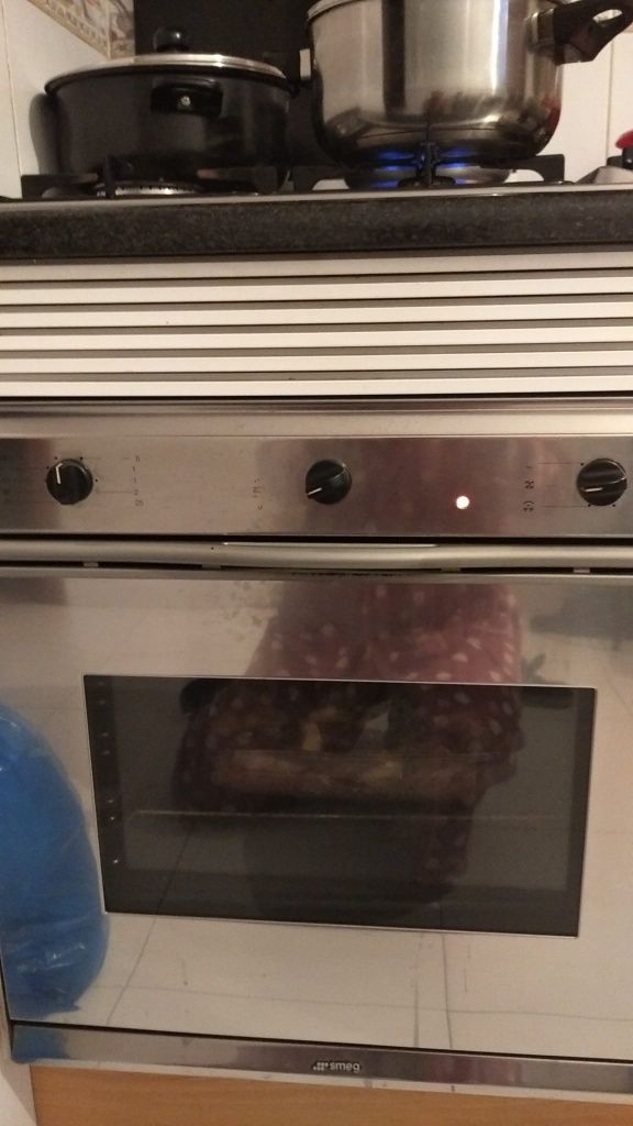 Forno eléctrico da marca Smeg