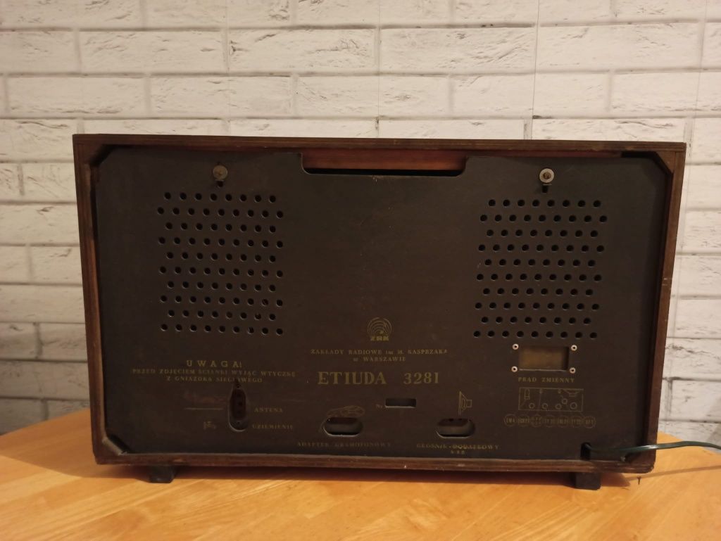 Radio Etiuda model 3281 sprawne, gra- stan- Bardzo dobry