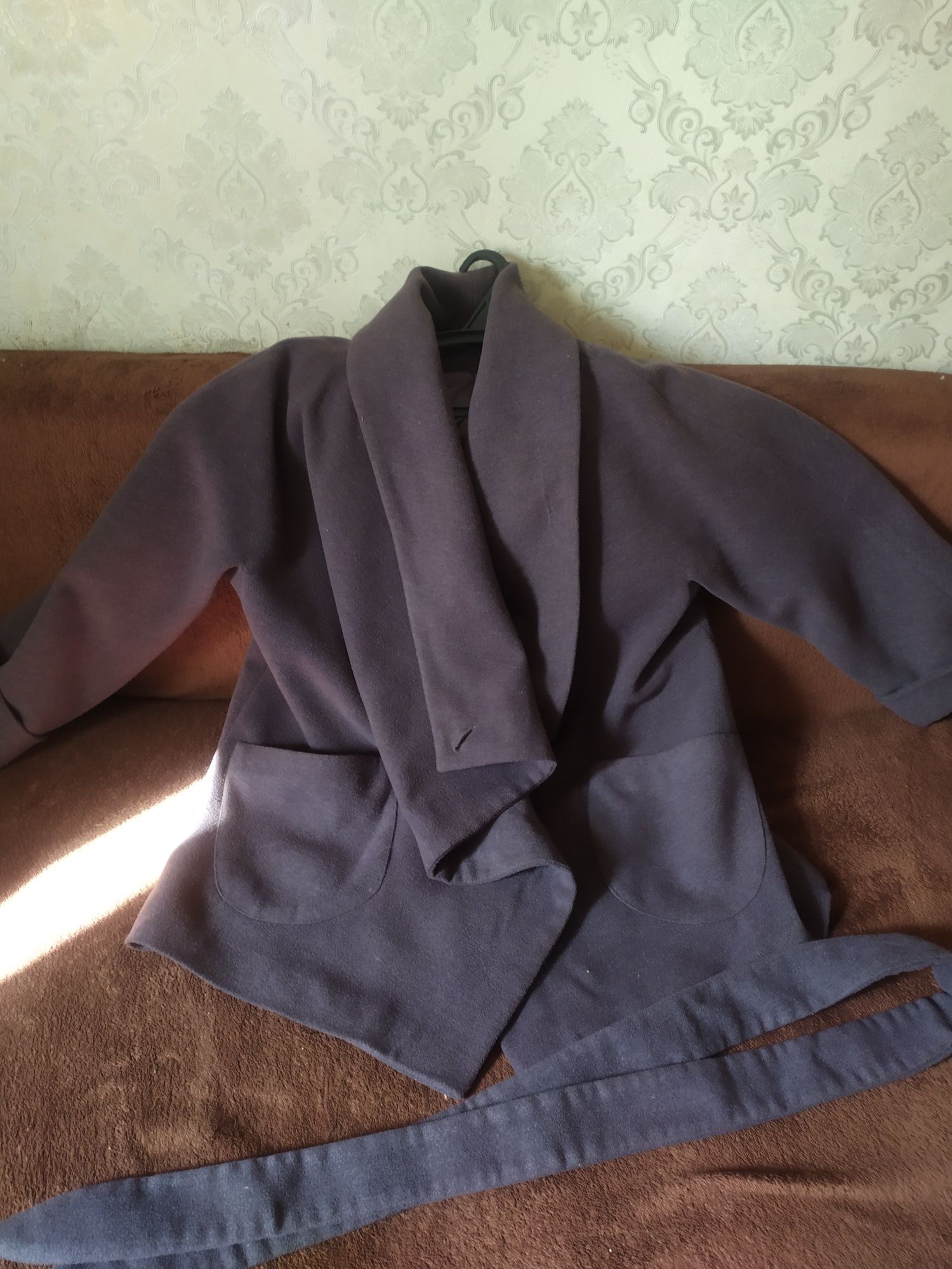 Продам полупальто 48размер