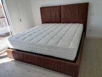 Cama de casal em PELE GENUÍNA. Oportunidade única!! NOVA!