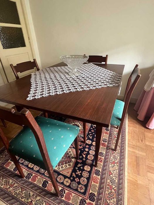 Mesa de Sala de Jantar (anos 70) e cadeiras