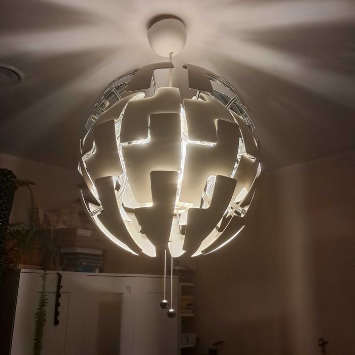 Zyrandol lkea olbrzymia otwierana kula do pokoju nastolatki