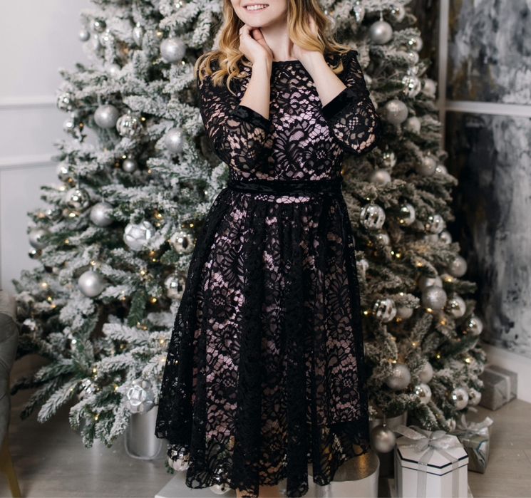 Святкова жіноча сукня