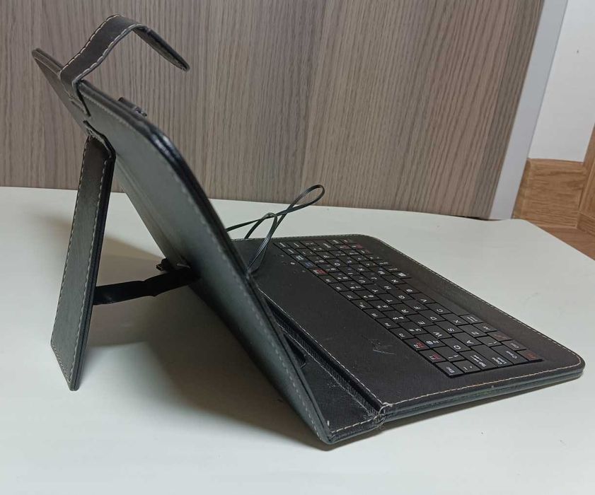 Etui z klawiaturą do tabletu