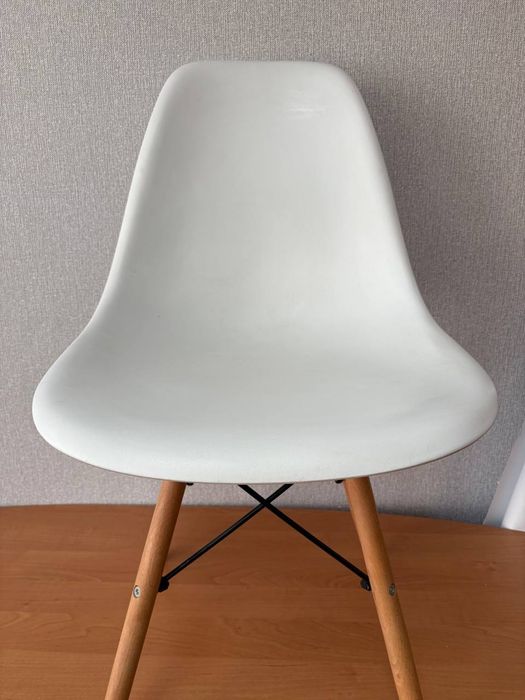 Стілець YJSK в гарному стані .