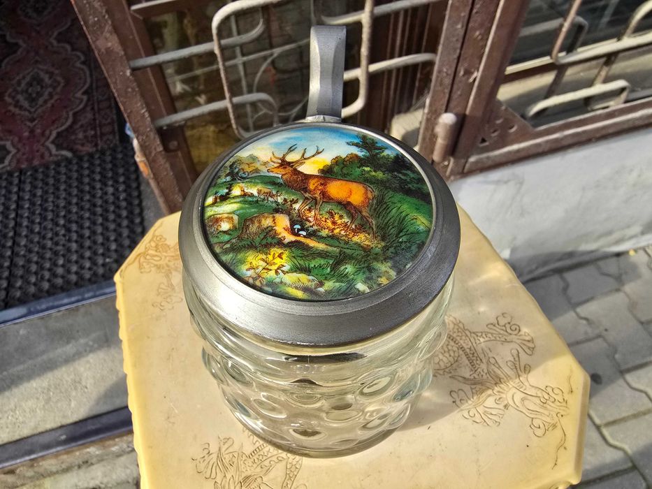 Stary szklany kufel z przykrywką Jeleń