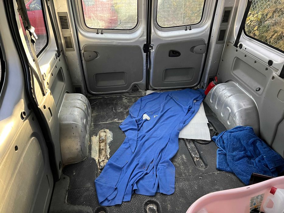 Syndyk sprzeda prawo własności samochodu ciężarowego Nissan Primastar