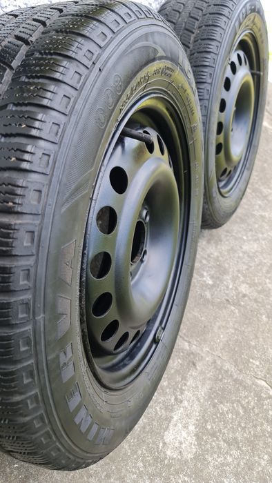 Sprzedam Opony Zimowe 195/60 R15 z felgami stalowymi firmy GM