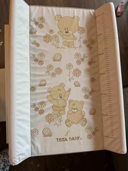 Zestaw przewijak, nakladka na komode  , pojemniki , przescieradlo IKEA