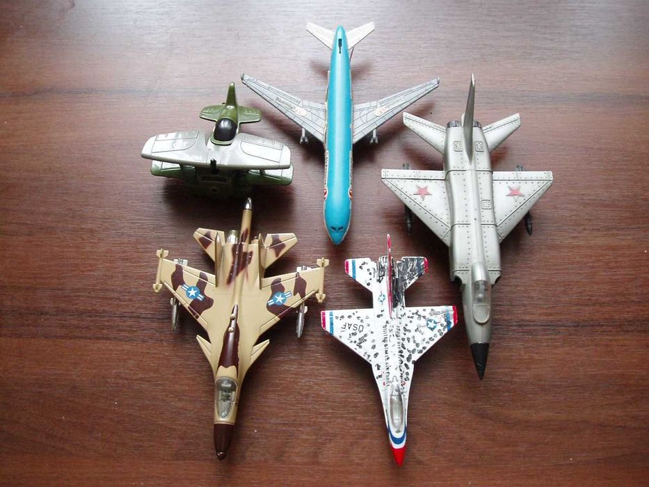 Доброго дня! Продаю літачки