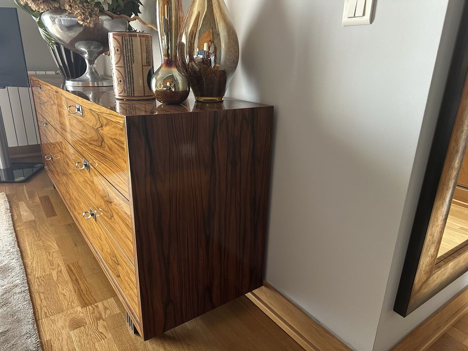 Comoda em madeira maciça de grandes dimensões