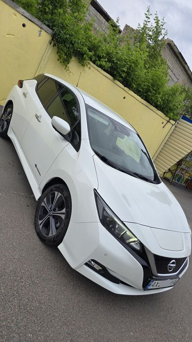 Авто Nissan Leaf