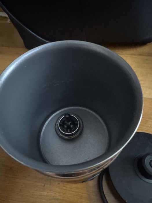 Nespresso Aerocino impecável