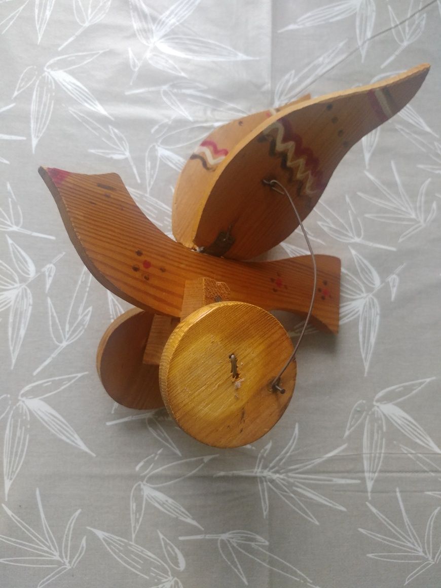 Drewniany ptak na kółkach zabawka cepelia Prl