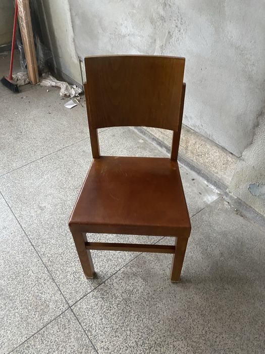 8 Cadeiras de madeira