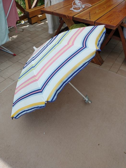 Parasol Ikea przypinany do stolika