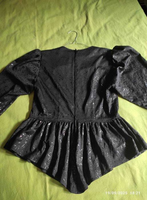 Blusa preta brilhante  de cerimónia tamanho  38