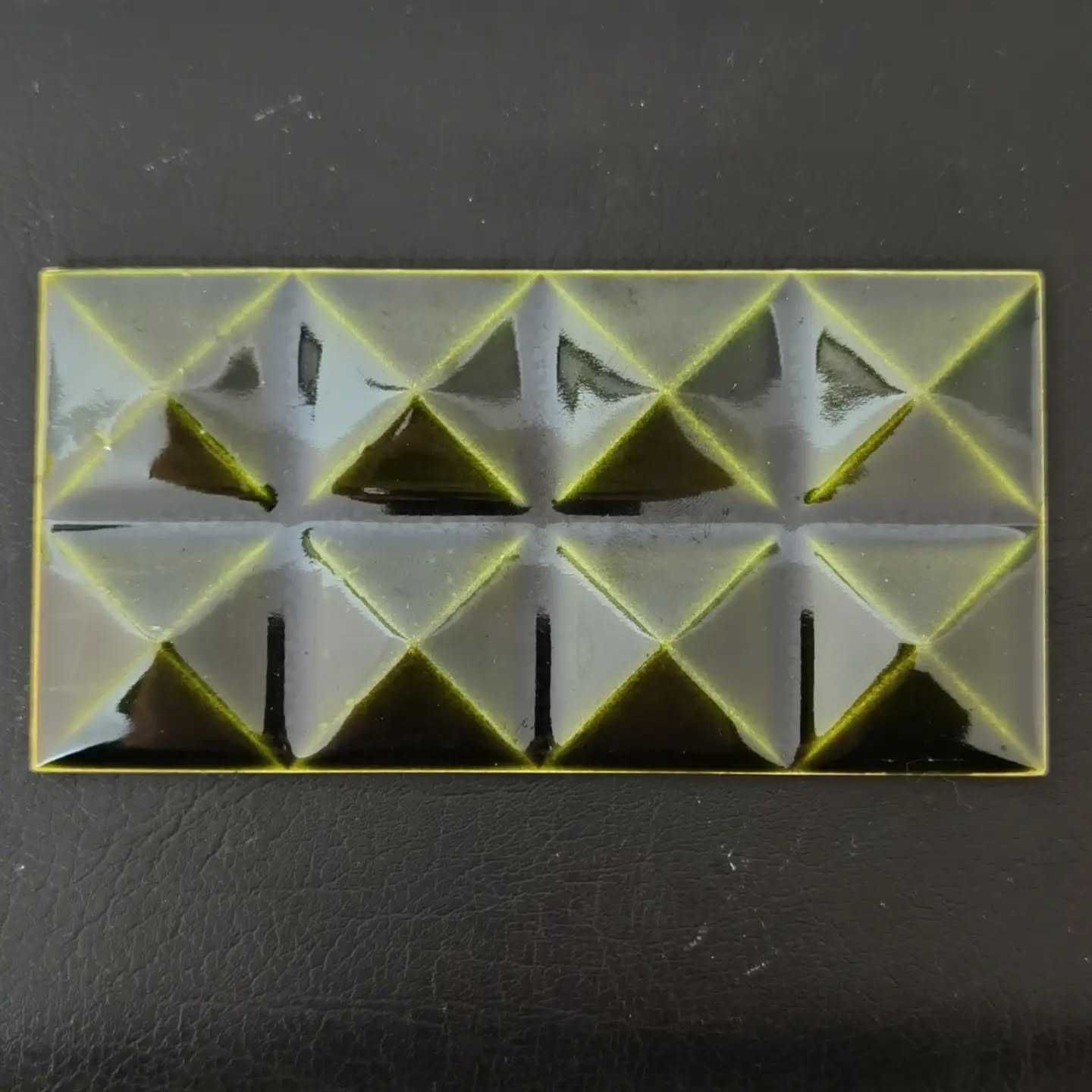 Azulejo verde modernista relevo anos 60 Ceres 15x7,5cms