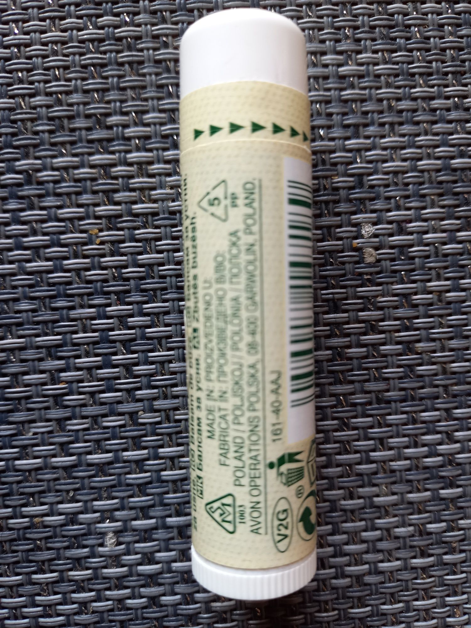 Balsam do ust z olejkiem konopnym Avon