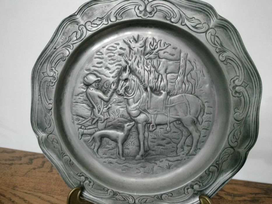 Lindíssimo Prato antigo grande em Estanho ( 29 cm )