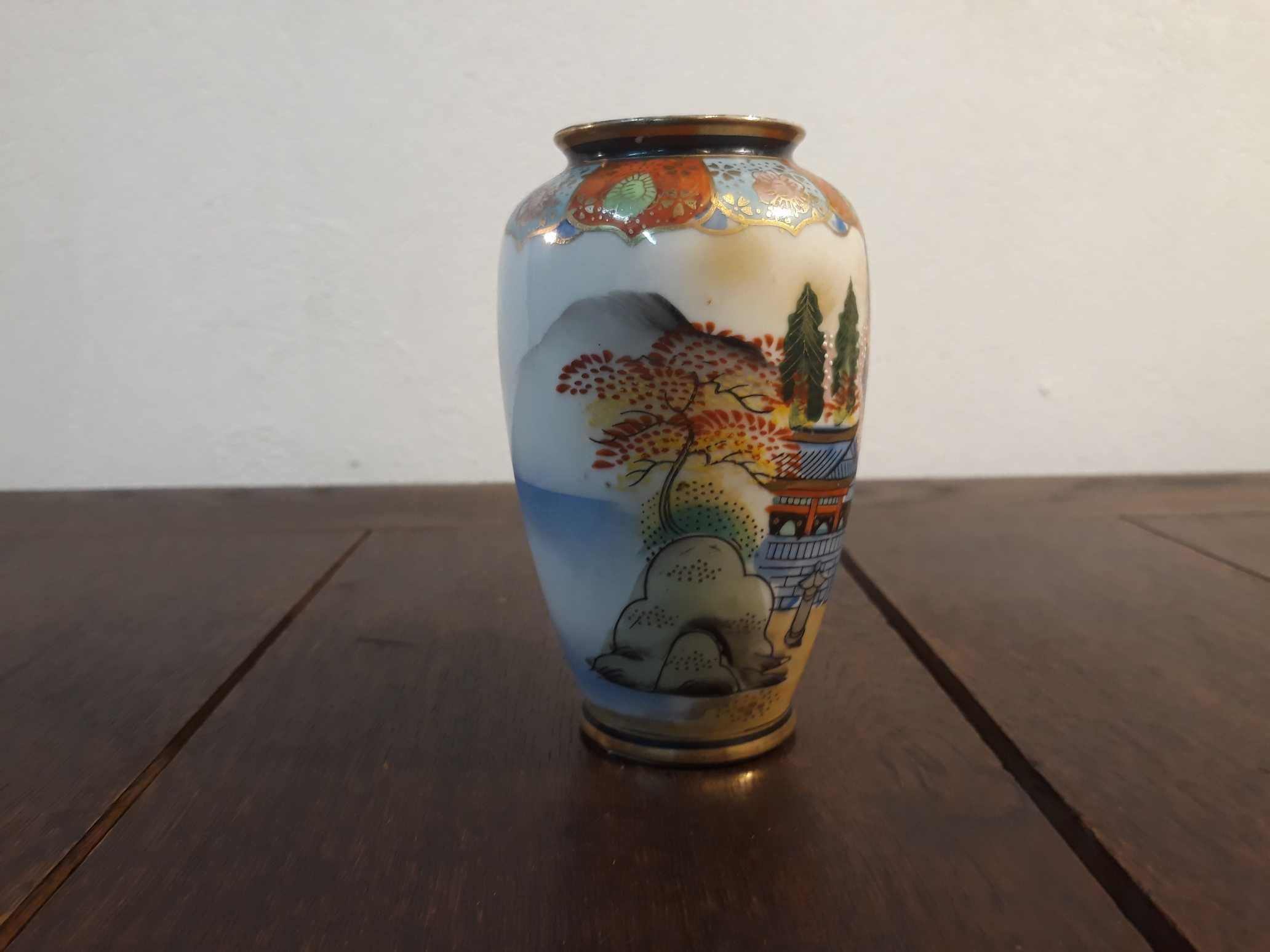 Ręcznie malowany japoński wazon, wazonik sygnowany