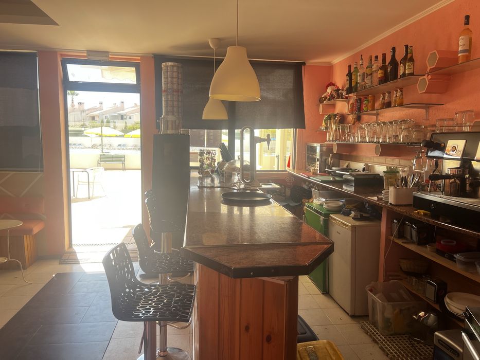 Loja 24m bar de apoio a piscina