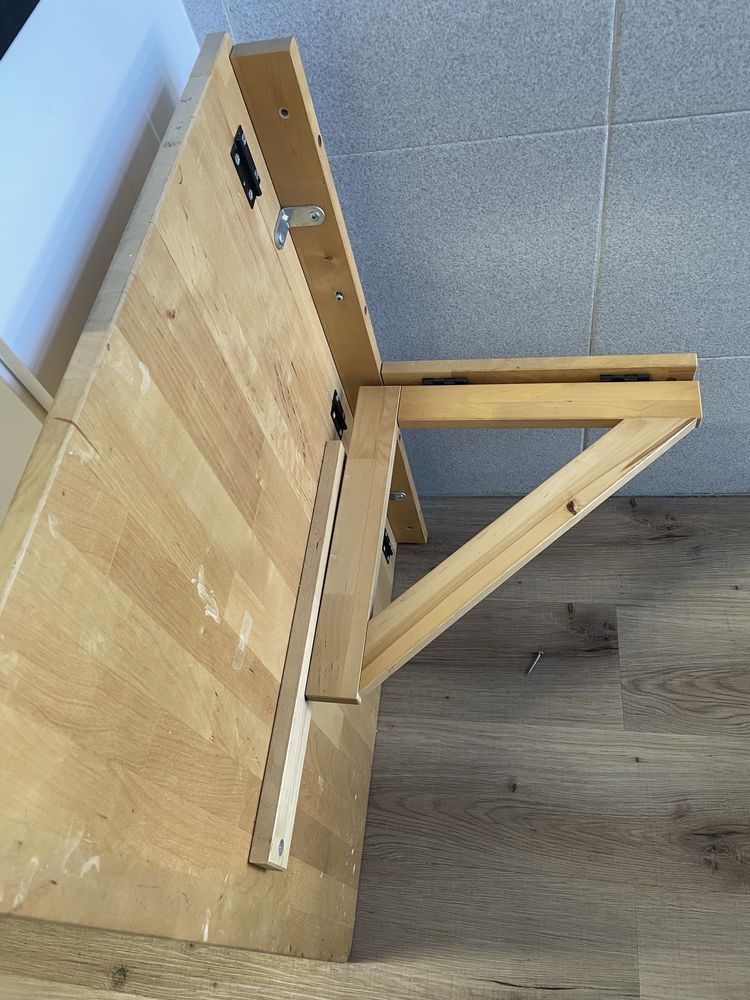 Mesa rebativel para parede em otimo estado