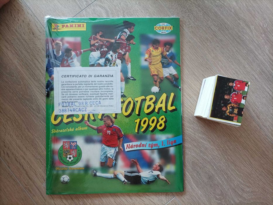 Muitas Colecções de cromos de futebol completas Panini