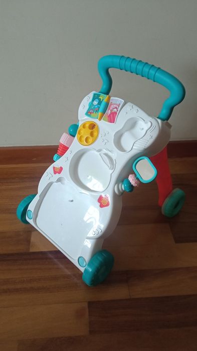 Andador interativo. Ajuda primeiros passos