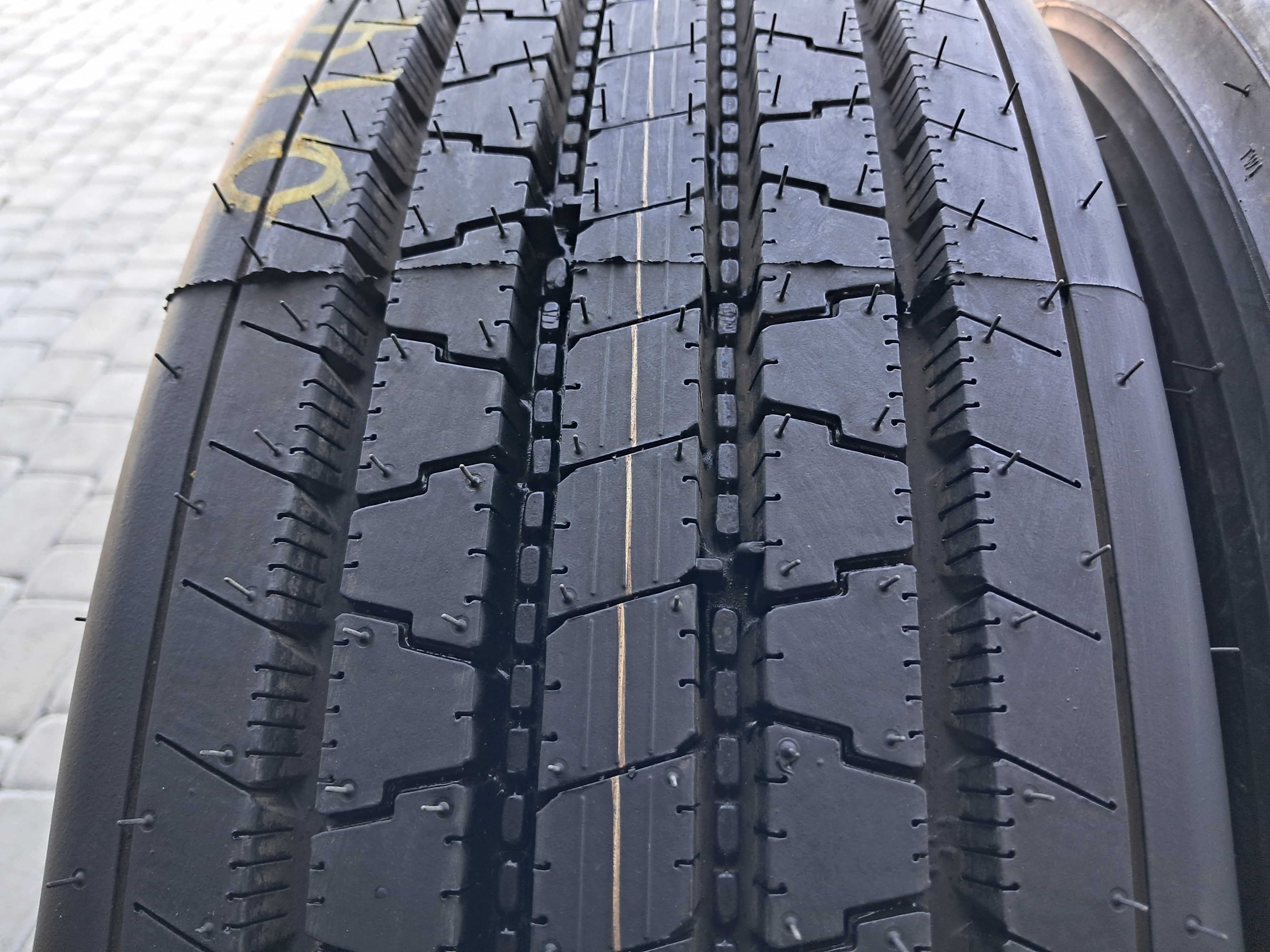 Резина всесезонна, рульова вісь, 215/75 R17.5 Firestone FS 400