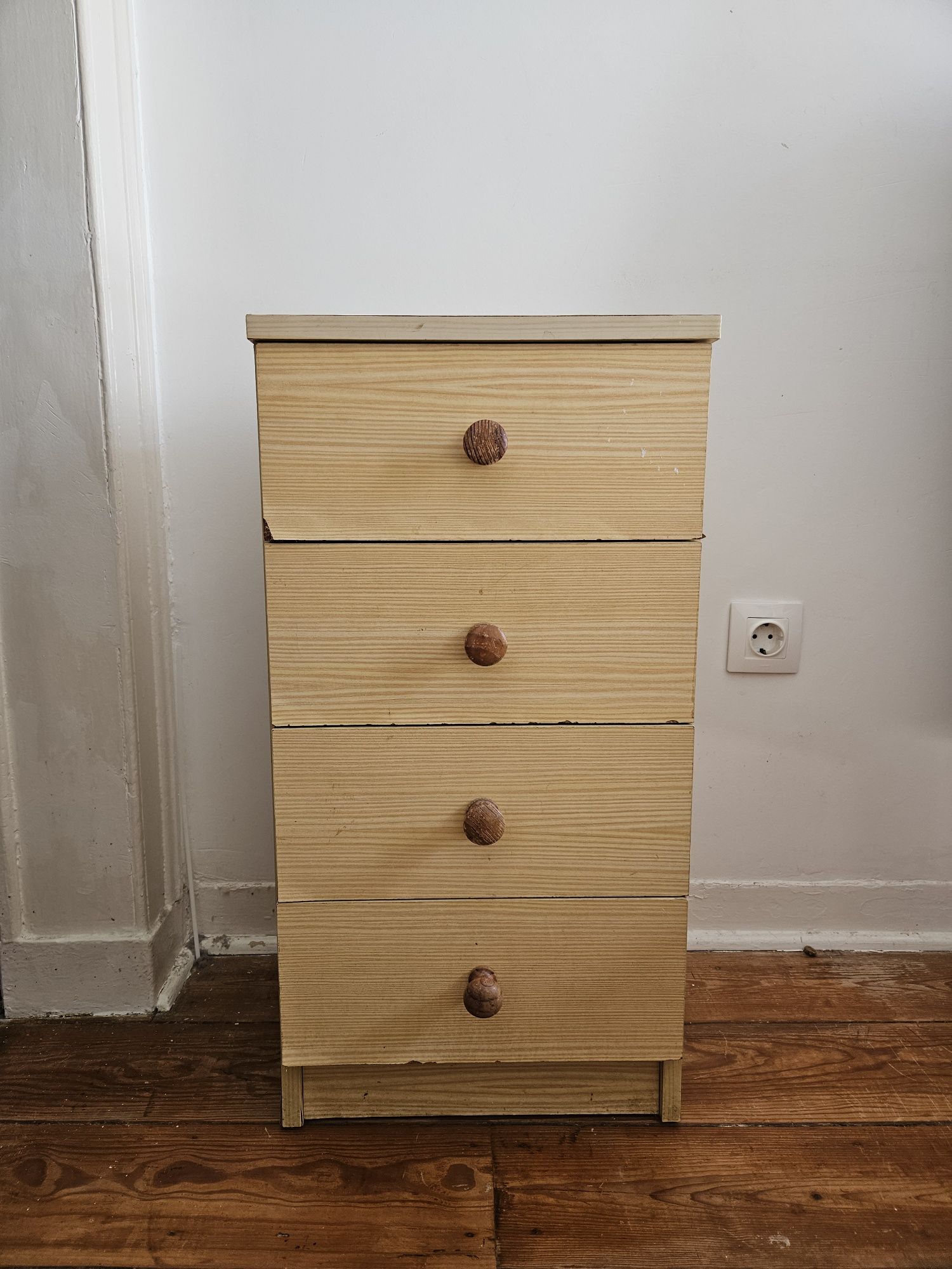 Móvel Ikea com 4gavetas