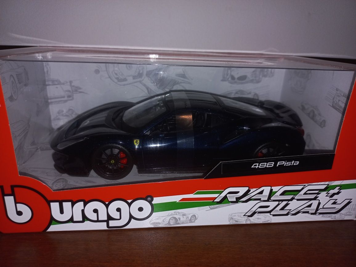 Bburago Ferrari 488 Pista,  skala 1:24,race+play