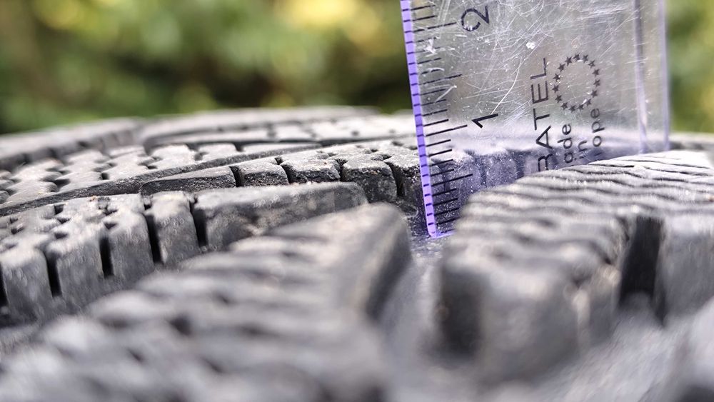 Felgi stalowe 16" 5x112 ET42 (VW) + opony zimowe 215/65 R16 + kołpaki