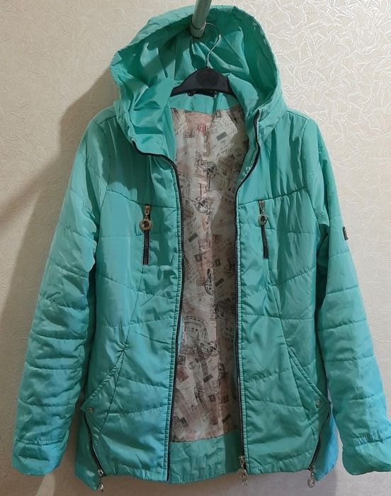 Осіння  куртка жіноча 48р