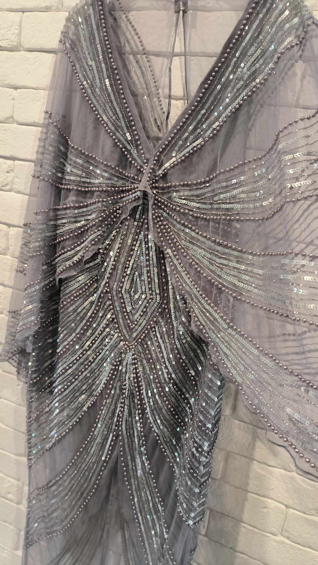 Sukienka bogato zdobiona szaro srebrna Asos wesele komunia asymetryczn