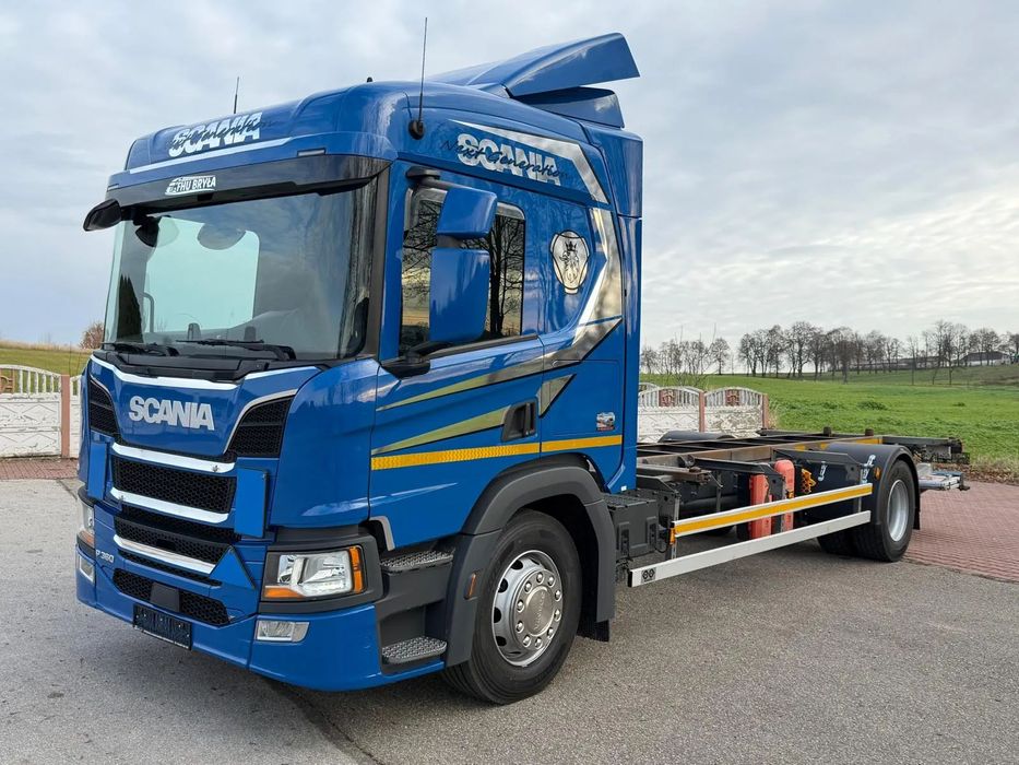 Scania P360 / P410 / BDF / RAMA / FIRANKA / PEŁNA SYPIALKA / WINDA /  E6 / CAŁA NA PODUSZKACH / ROZSTAW OSI 5.5M / LAWETA / DO ŻYWCA / DO BYDŁA  / DO ZABUDOWY / SPROWADZONA
