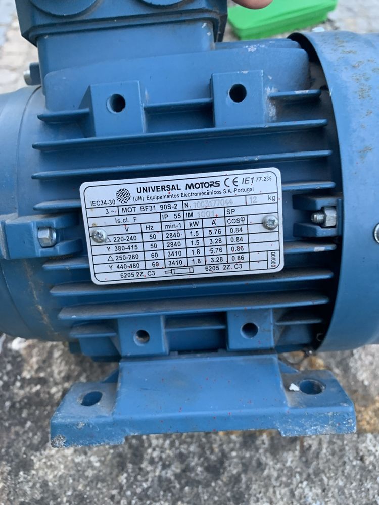 motor elétrico trifásico