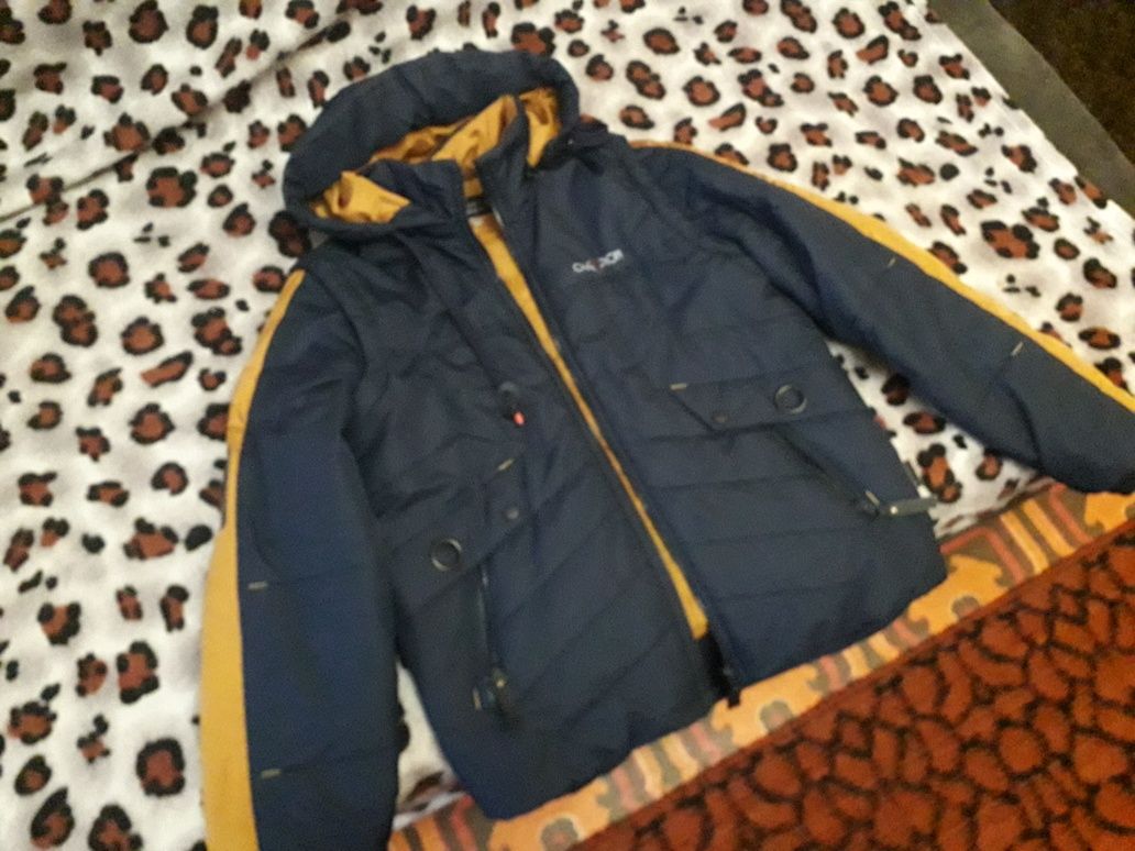Продаю куртку-жилетка осень-весна для мальчика 10-12 лет