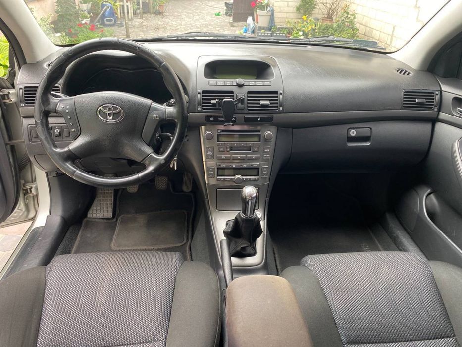 Toyota avensis 2003