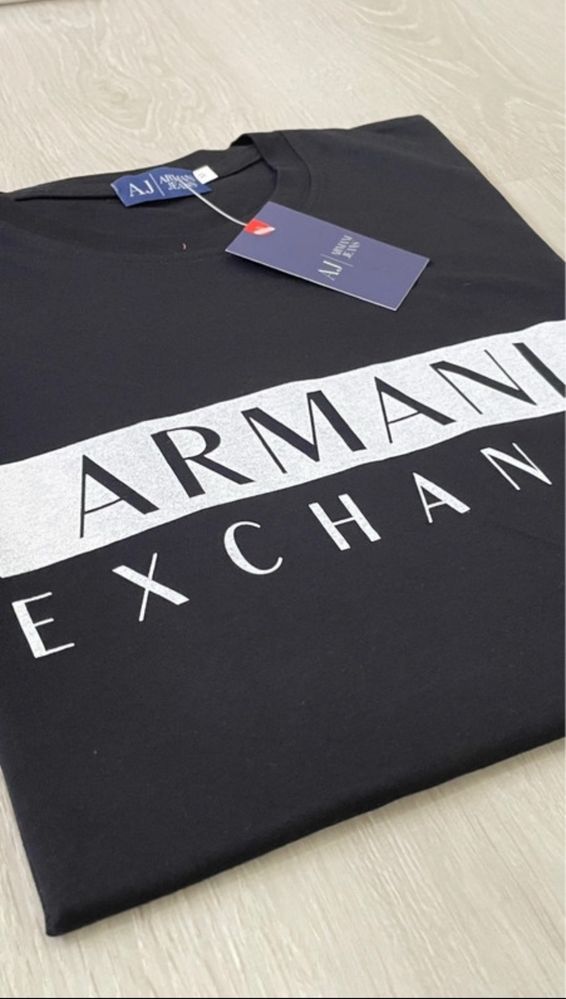 T-Shirt Armani Exchange Tamanho M