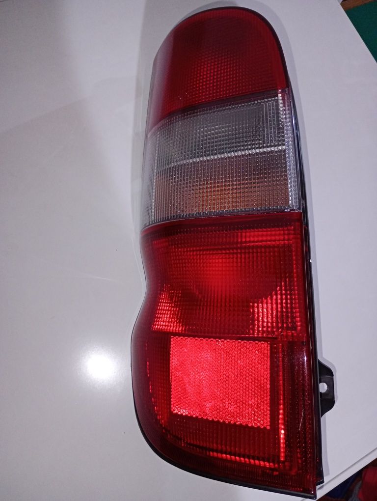 Farol traseiro Toyota HiAce  1997