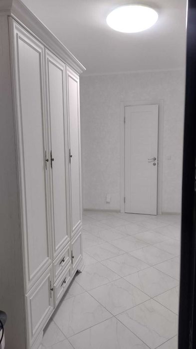 М Осокорки 10 хв,   євроремонт, генератор в будинку. два санвузли