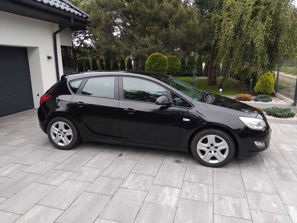 Sprzedam Opel Astra J 2010 1.7 CDTI