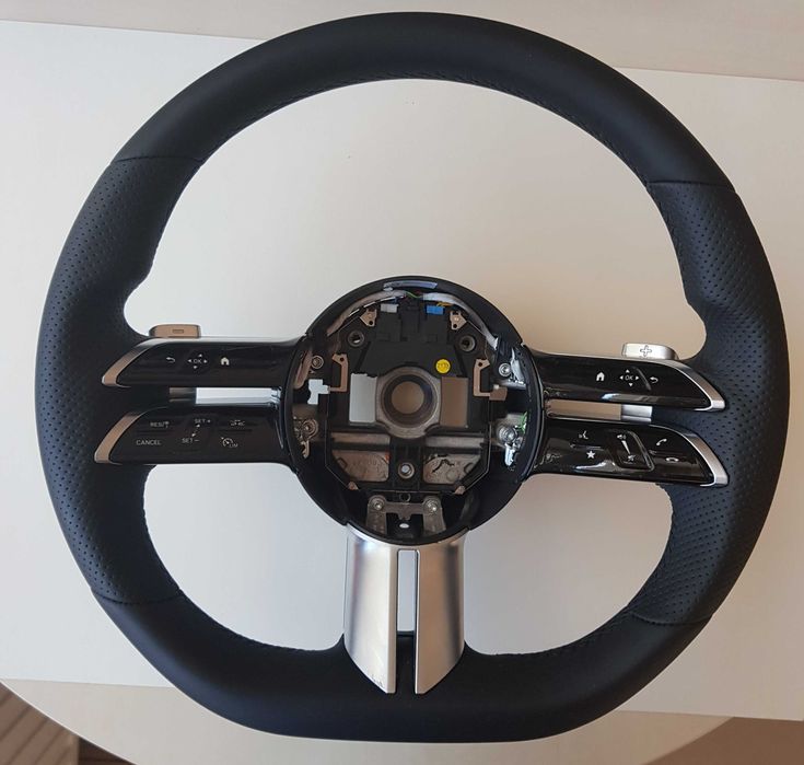 OBSZYWANIE KIEROWNIC SKÓRĄ Mobilny serwis Skórzana kierownica