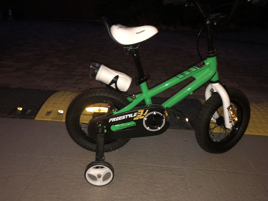 Дитячий велосипед.