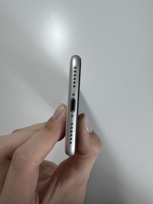 iPhone SE 2022 64GB