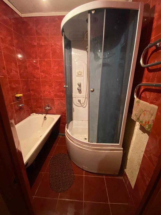 продам 2-х кімнатну квартиру на Червоной