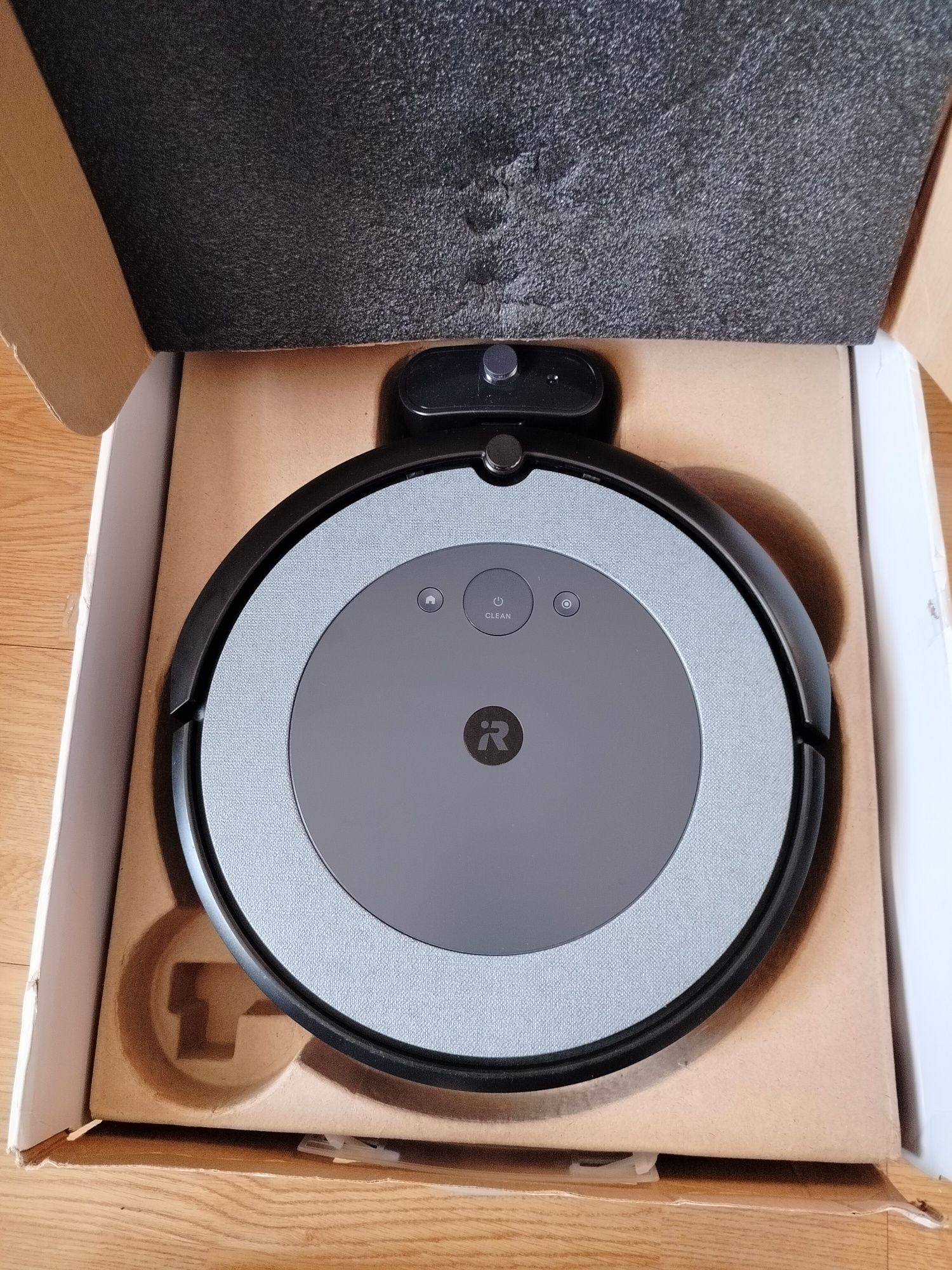 Robot sprzątający iRobot Roomba i3 wi-fi